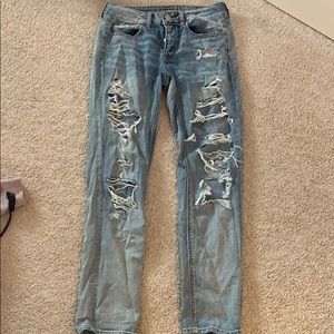 American Eagle distressed tomgirl jeans